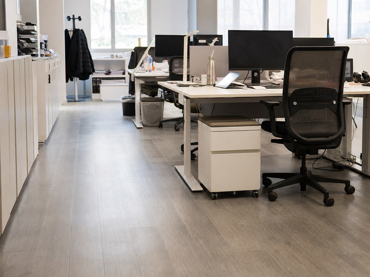 Interno direzionale con parquet Forest