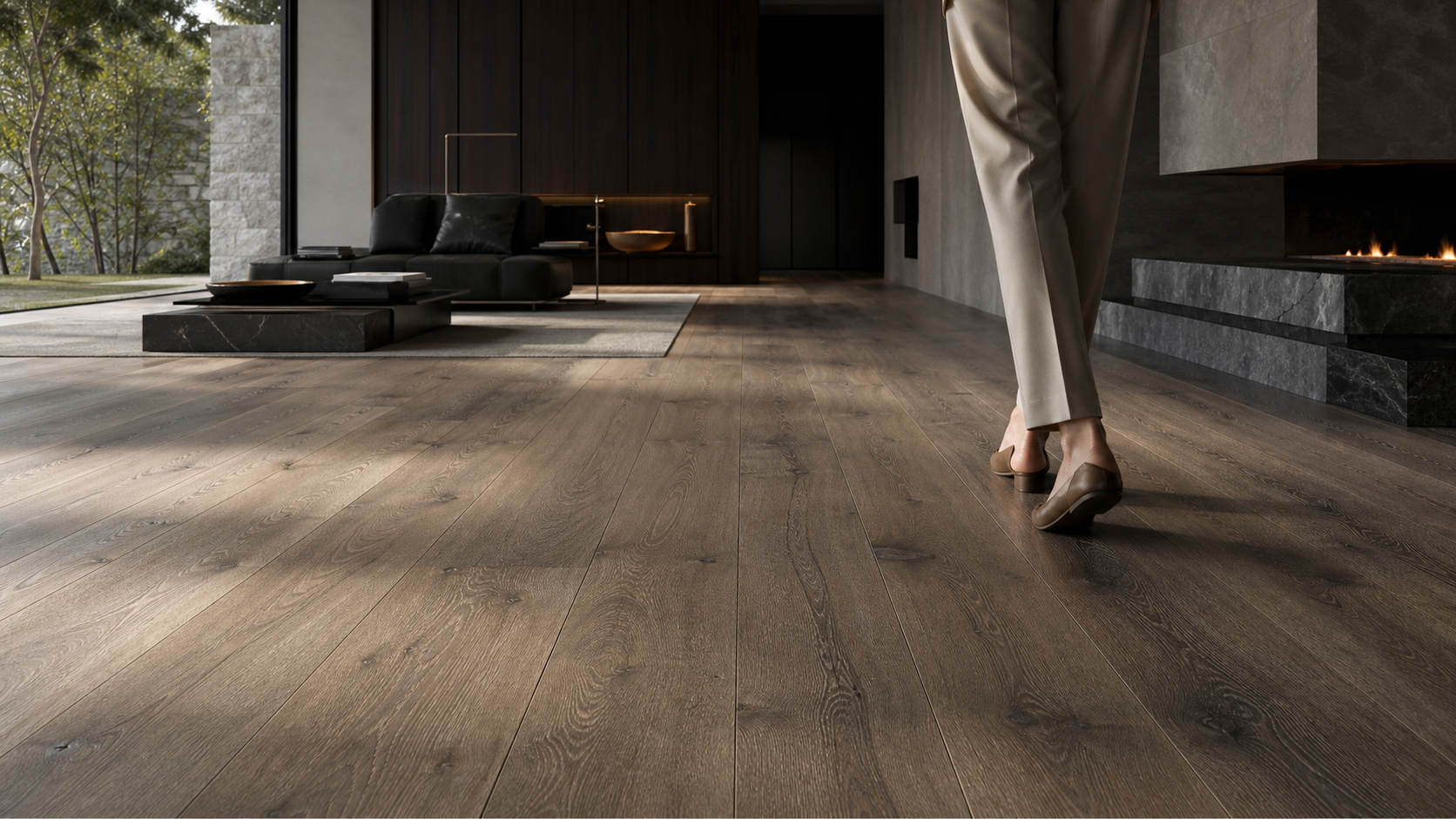 Parquet Forest a plancia lunga posato in una villa contemporanea con luce naturale